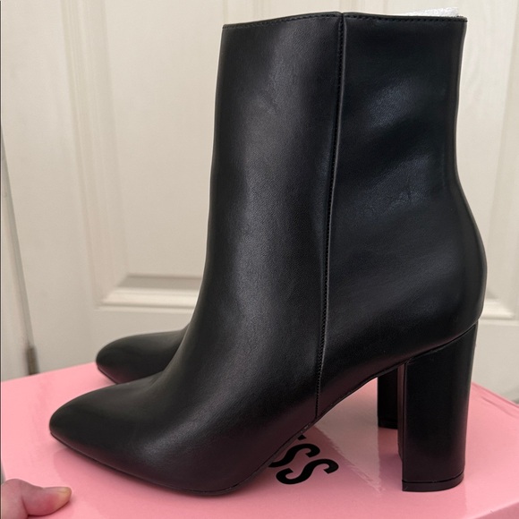 PRICE IS FIRM. Black Blocked Heel Booties (right foot bootie has scuff marks) - Picture 8 of 10